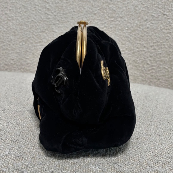 Authentic Pre-Owned Chanel CC Chain Dome Frame Clutch Embellishment Velvet - Picture 4 of 15